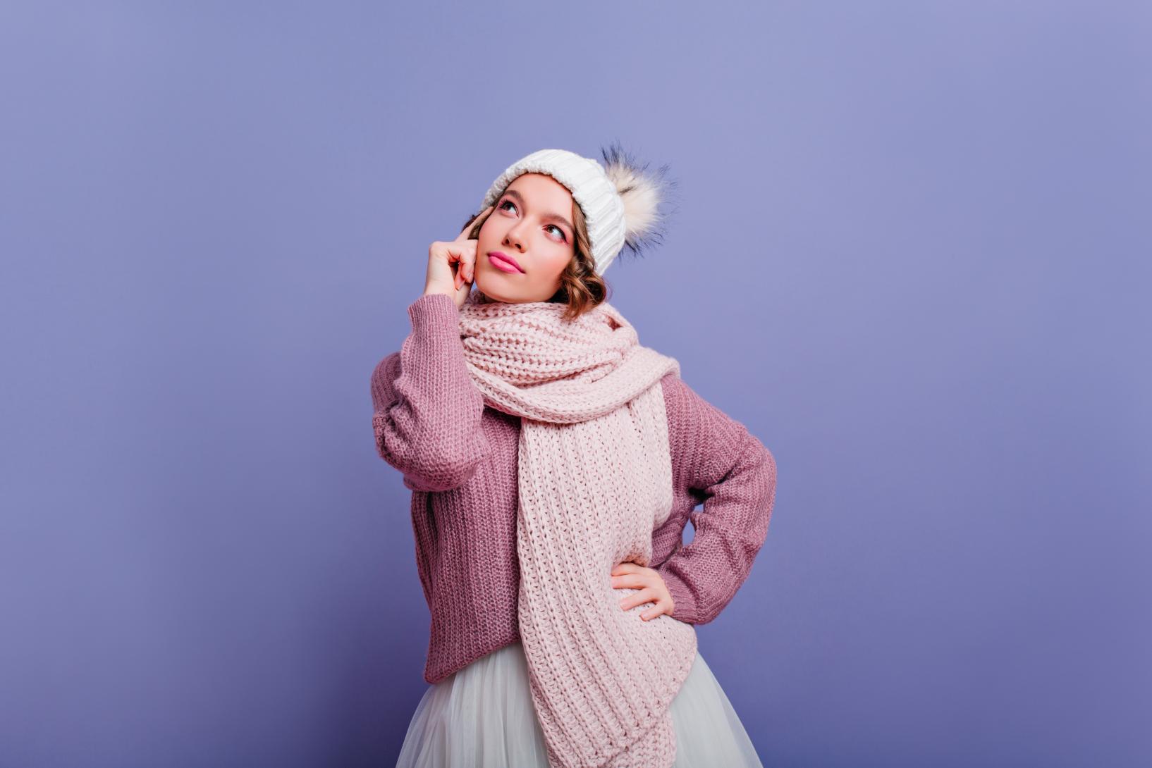 3- Tinute de iarna dama - fular, caciula, pulover roz