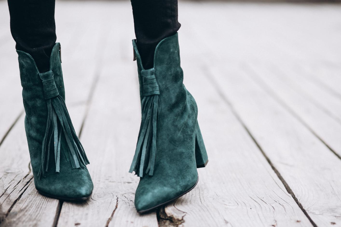 6- Tinute office dama iarna - botine cu toc, blugi, podea