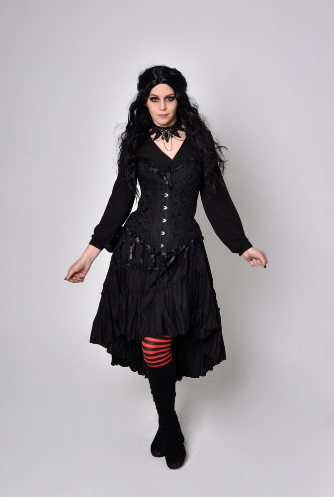 tinuta gotica neagra